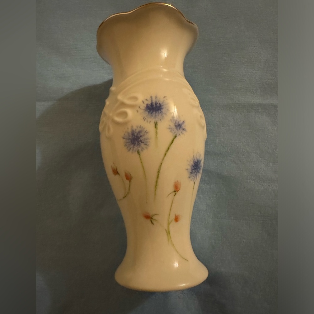 Classic Lenox Floral Vase High Gloss Finish Gold Trim..